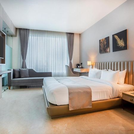 Hotel Plaza International Near Delhi Airport Ню Делхи Екстериор снимка