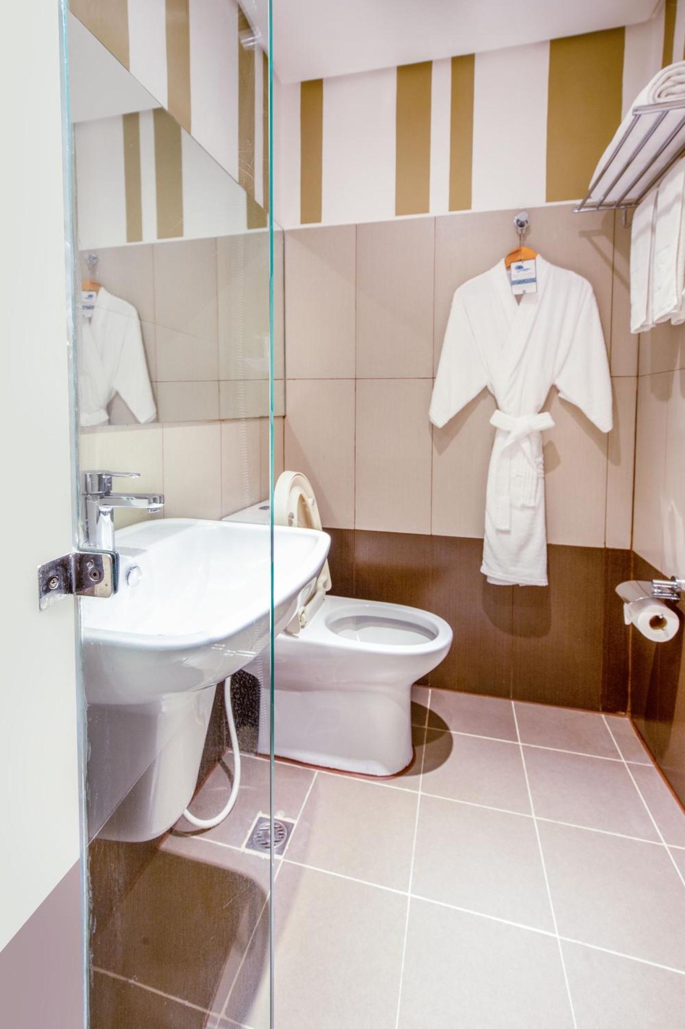 Hotel Plaza International Near Delhi Airport Ню Делхи Екстериор снимка