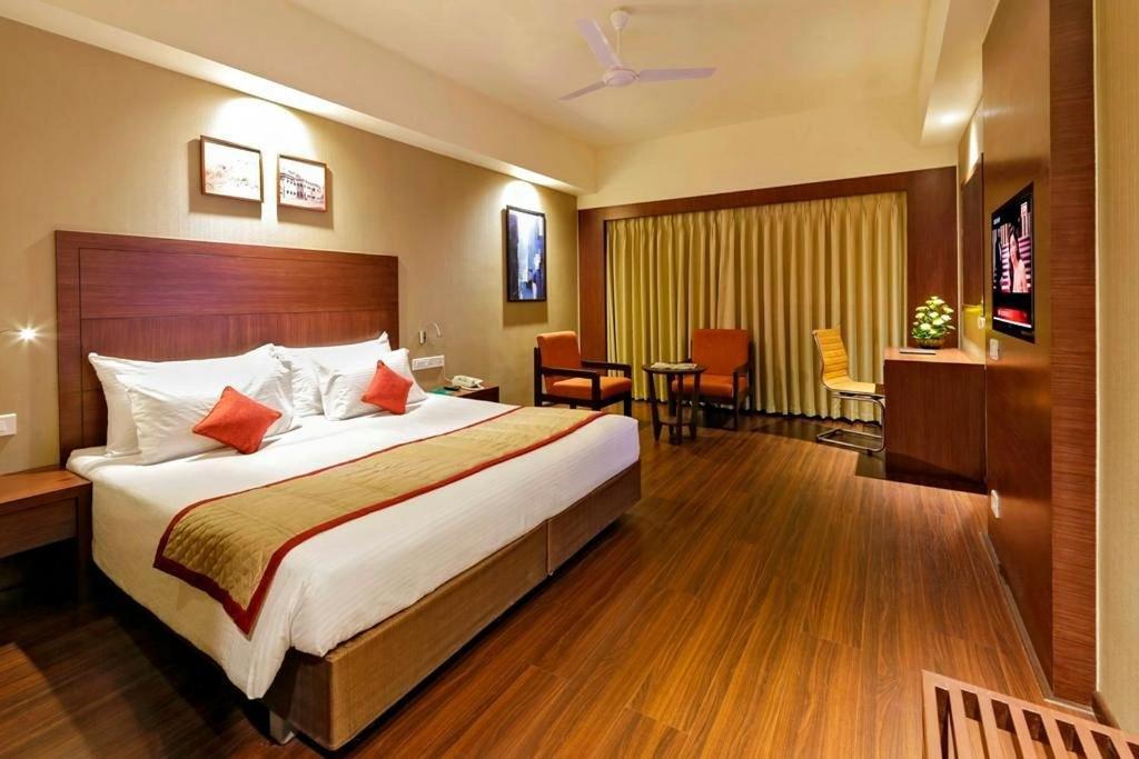 Hotel Plaza International Near Delhi Airport Ню Делхи Екстериор снимка