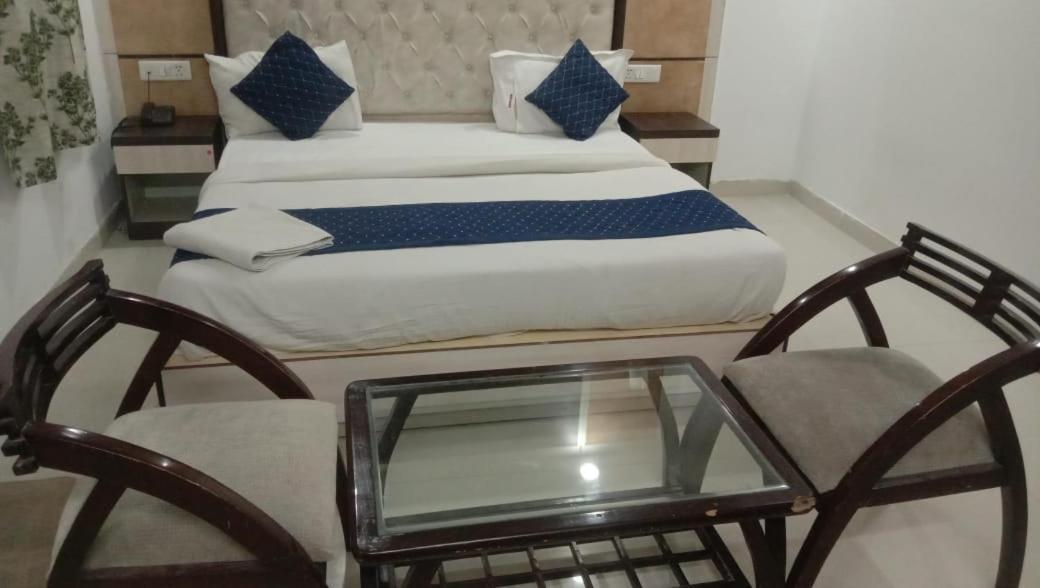 Hotel Plaza International Near Delhi Airport Ню Делхи Екстериор снимка
